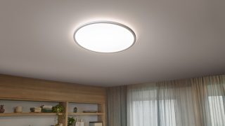 Rippvalgustitena rippuvad vintage-inspireeritud LED-hõõglambid loovad hubases söögitoas sooja õhkkonna, esitledes energiasäästlikke ja stiilseid koduvalgustuslahendusi
